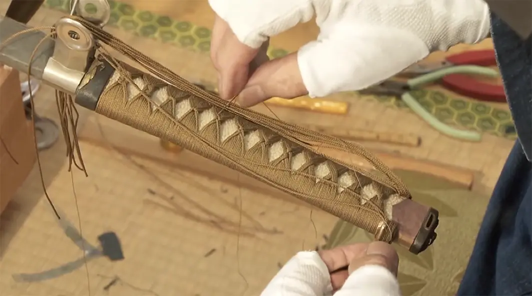 Tressage tsuka fil à fil