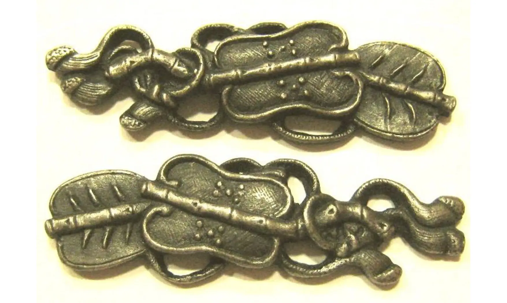 Menuki Gunbai