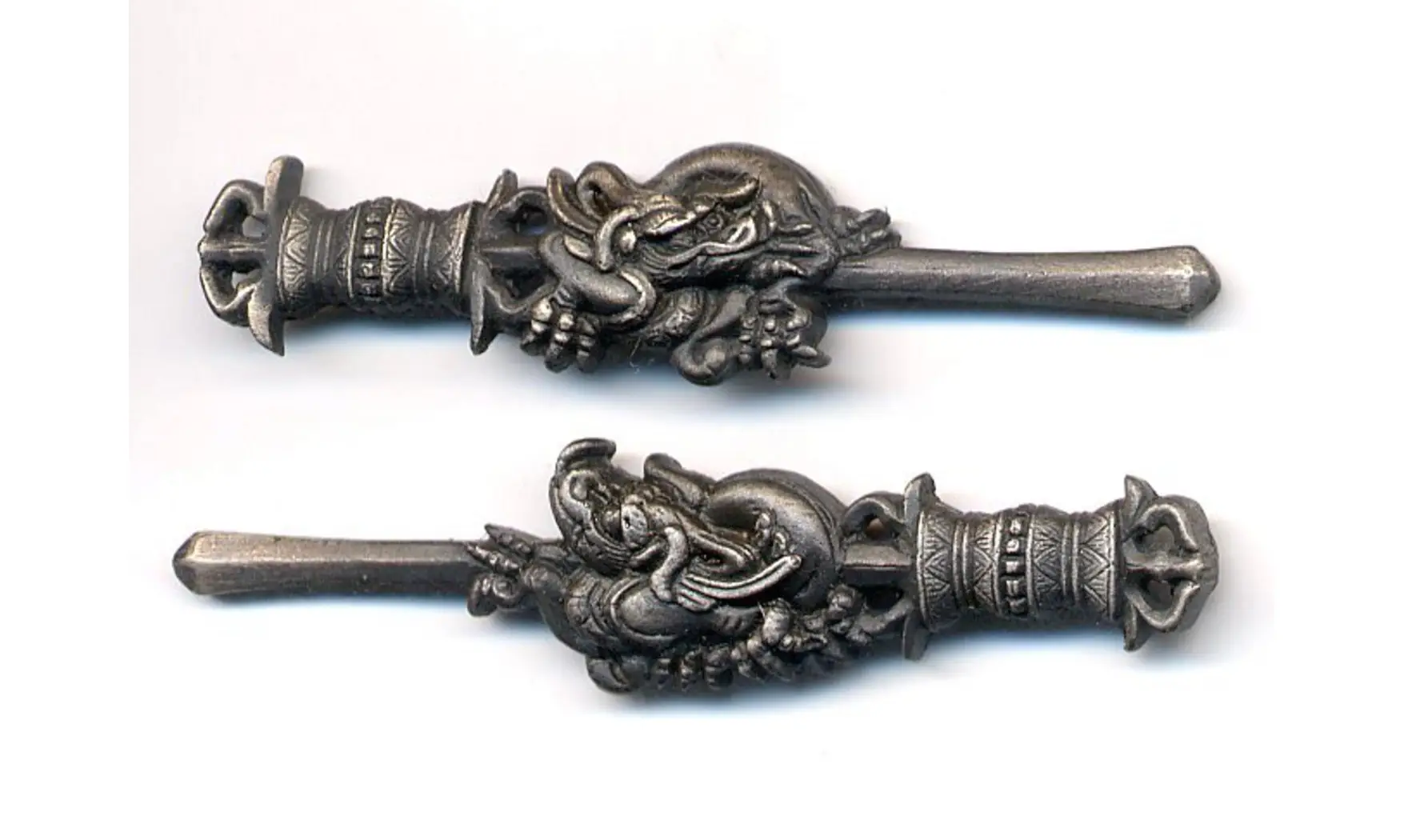 Menuki Dragon enroulé