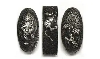 Fuchi-Kashira-Kojiri Tigre sur bambou