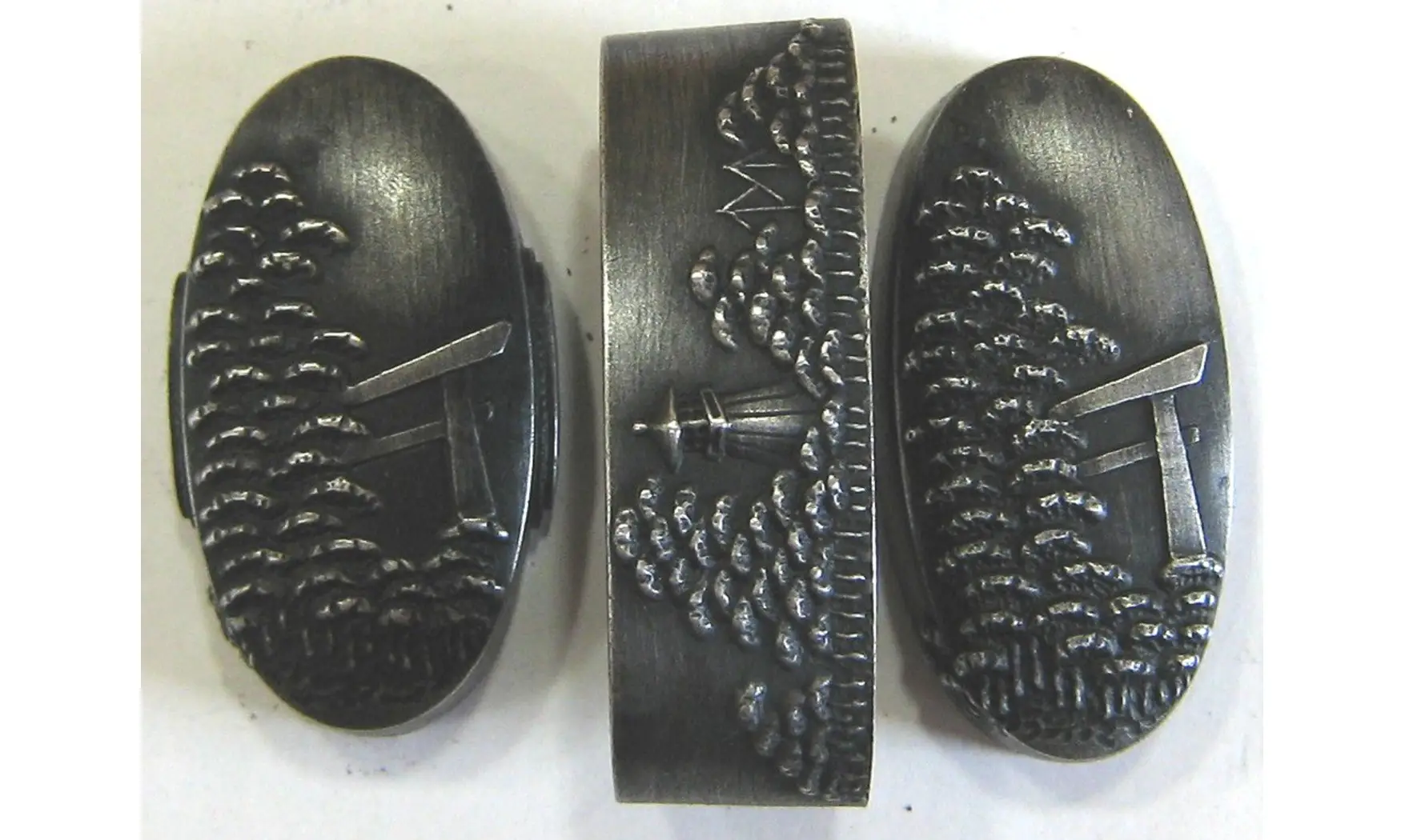 Fuchi-Kashira-Kojiri Pin et Torii