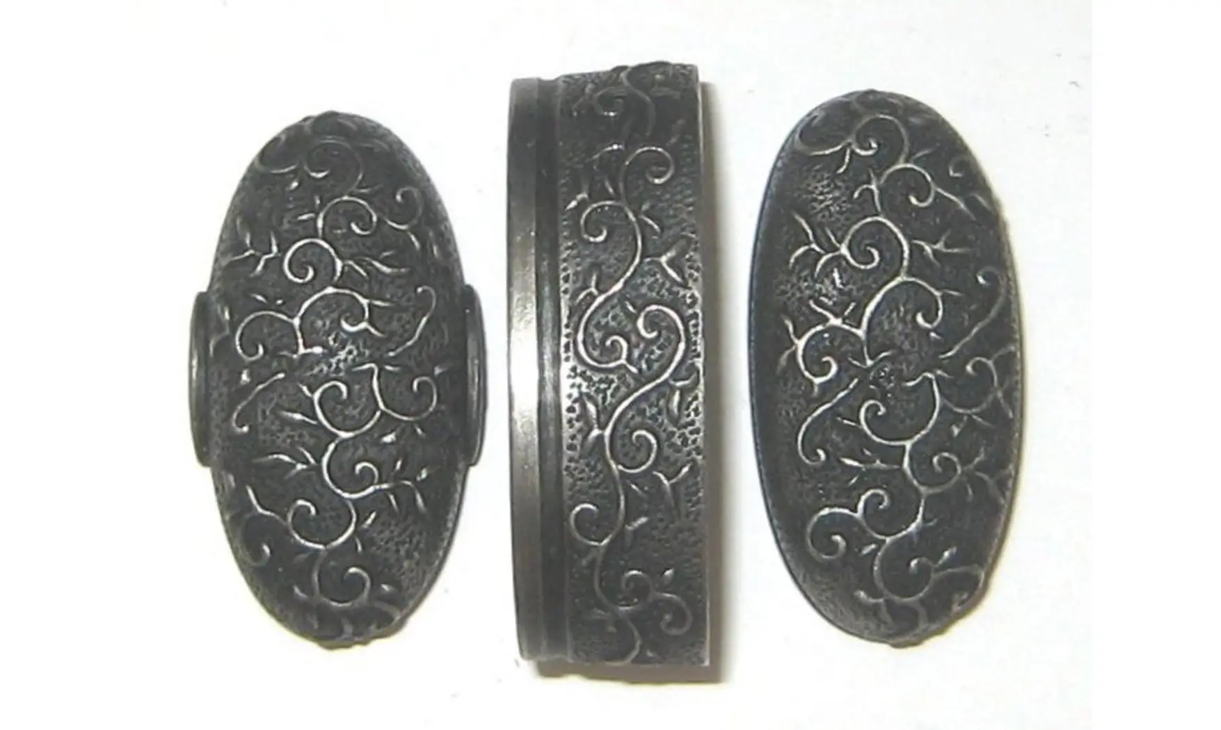 Fuchi-Kashira-Kojiri Arabesque de lierre
