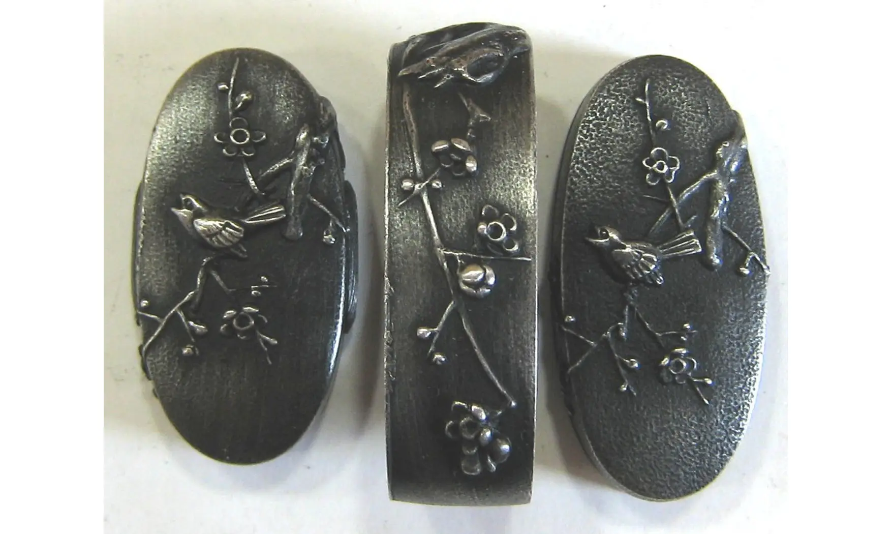 Fuchi-Kashira-Kojiri Ume et Uguisu