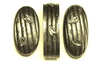 Fuchi-Kashira-Kojiri Radeau de fleurs