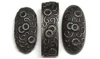Fuchi-Kashira-Kojiri Chrysanthème Arabes